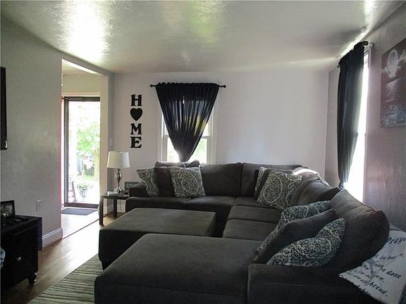 5th image of 703 Ash St