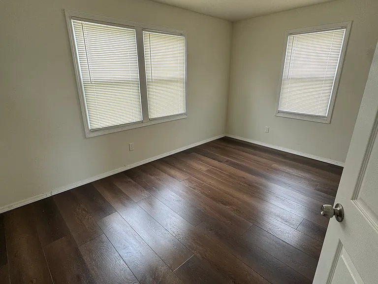 8536 Gilmore Ave — Photo 9
