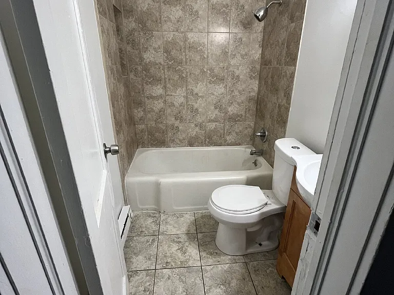922 Hackett St #A — Photo 6