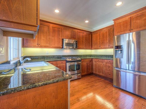 4th image of 1021 Cravens Ave Unit 16