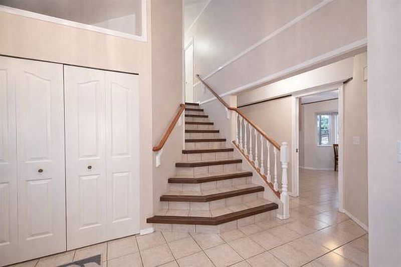Surrey House for rent - 3 Bedrooms — photo 7