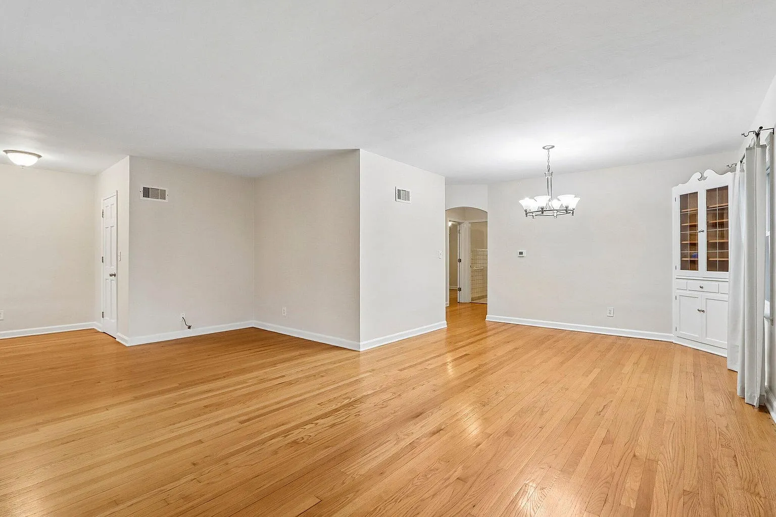2 bed, 1660 sqft, $2,700 — Photo 3