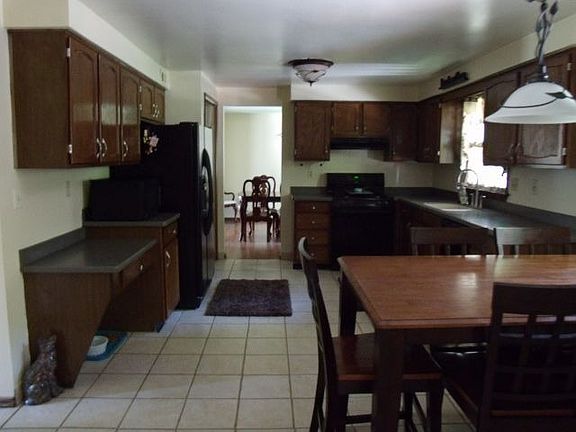 Eat-In Kitchen