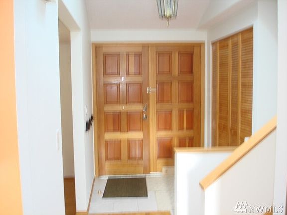 2nd image of 16923 NE 35th St