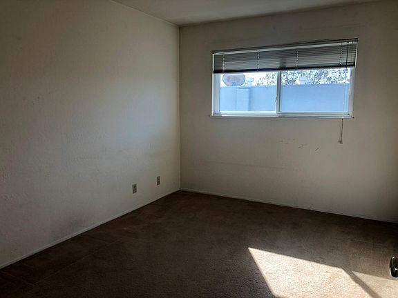 3rd image of 320 44th St