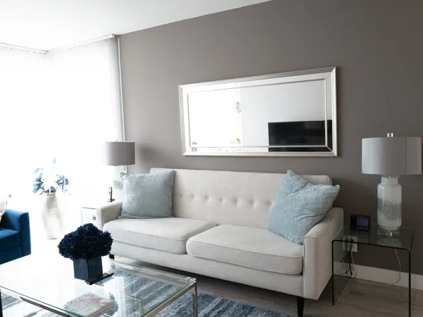 1288 Georgia St W #1706, Vancouver, BC V6E 4R3