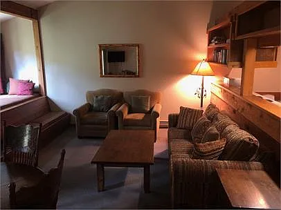 142 Oxford Ct. — Photo 2