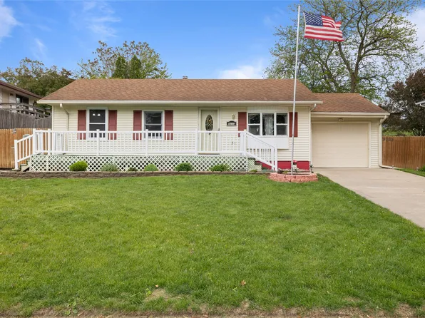 9225 Golden Valley Dr, Norwalk, IA 50211