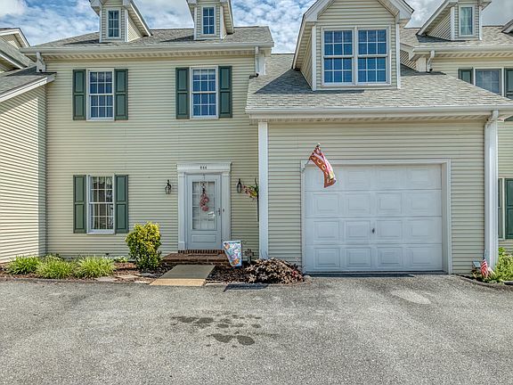 2nd image of 844 Barclay Dr #0