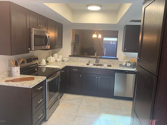4th image of 901 N Capron Pl