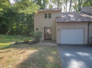 10 Woodcliffe Dr #B, Clifton Park, NY 12065