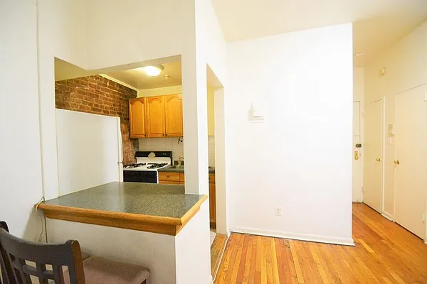 Rented by Your Vanity Realty | media 34