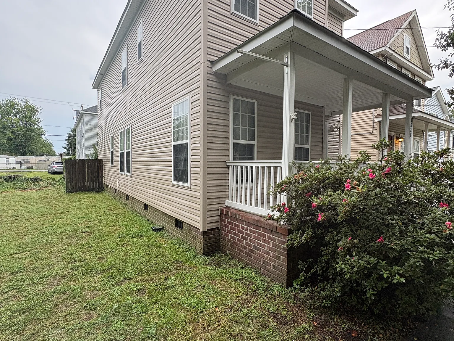 1828 Warfield St — Photo 1
