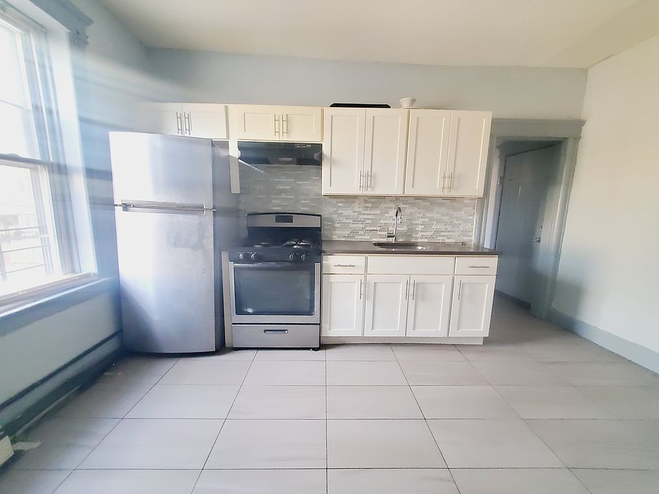 1st image of 170 Garfield Ave #4R