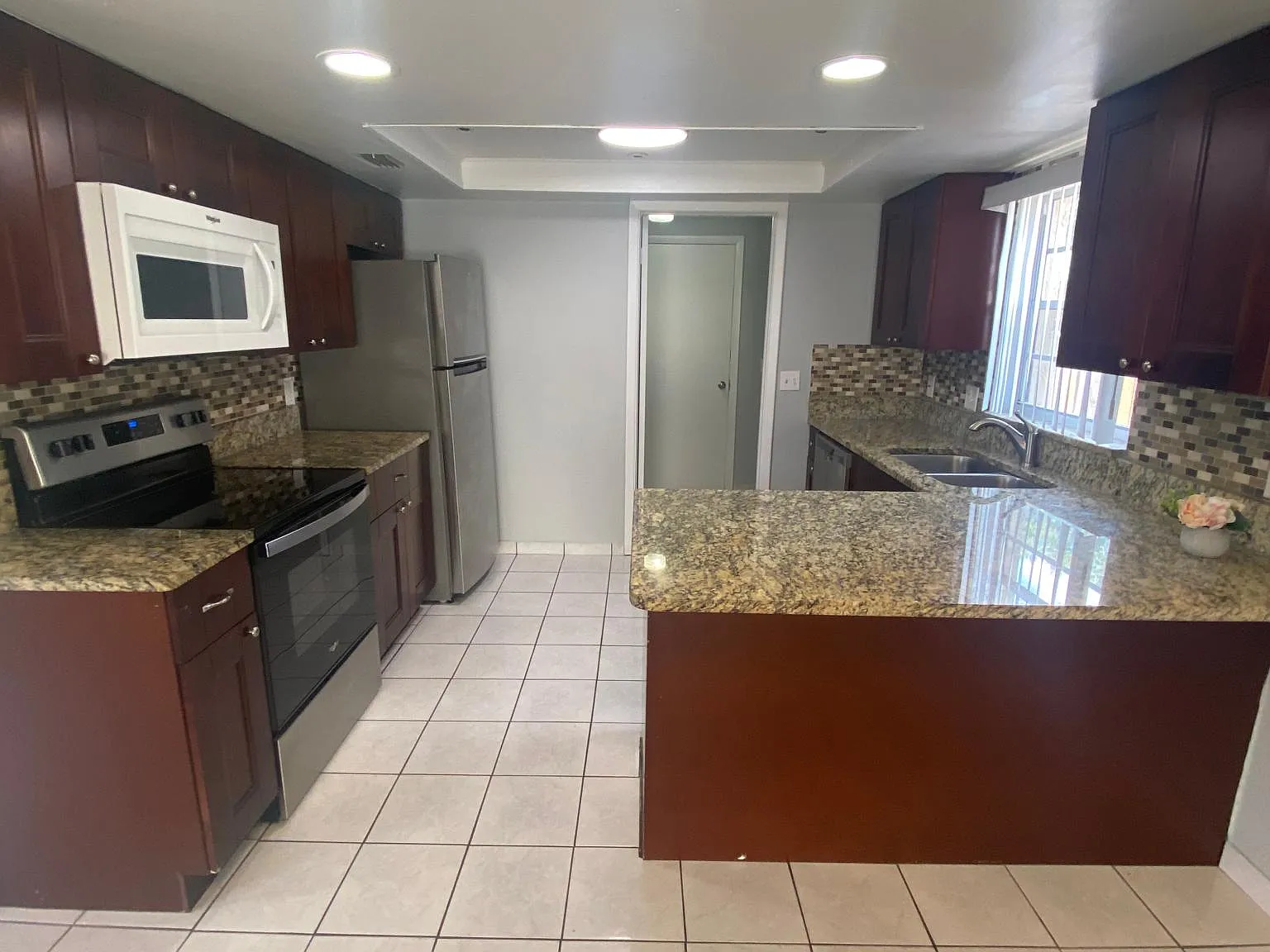 3 bed, 1220 sqft, $2,500 — Photo 2
