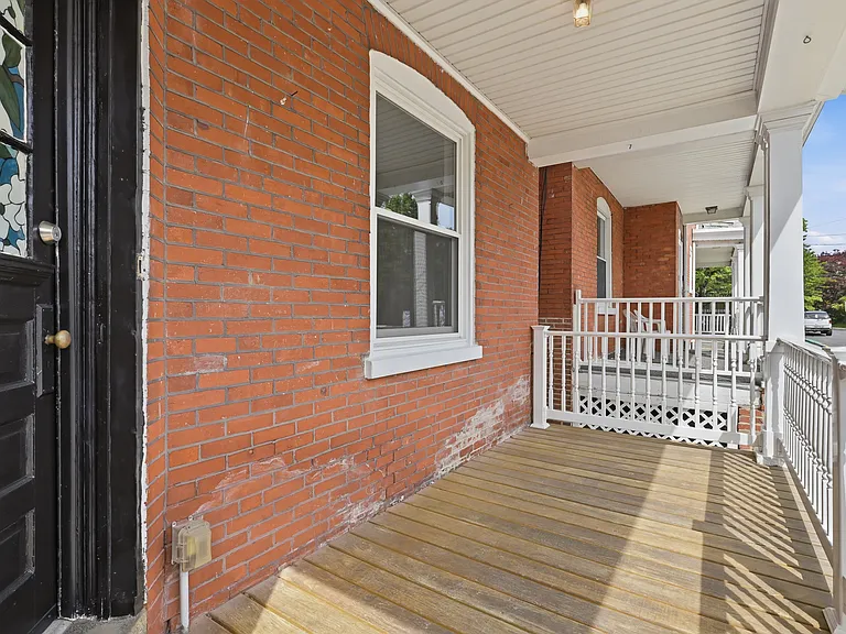 406 W 20th St — Photo 2