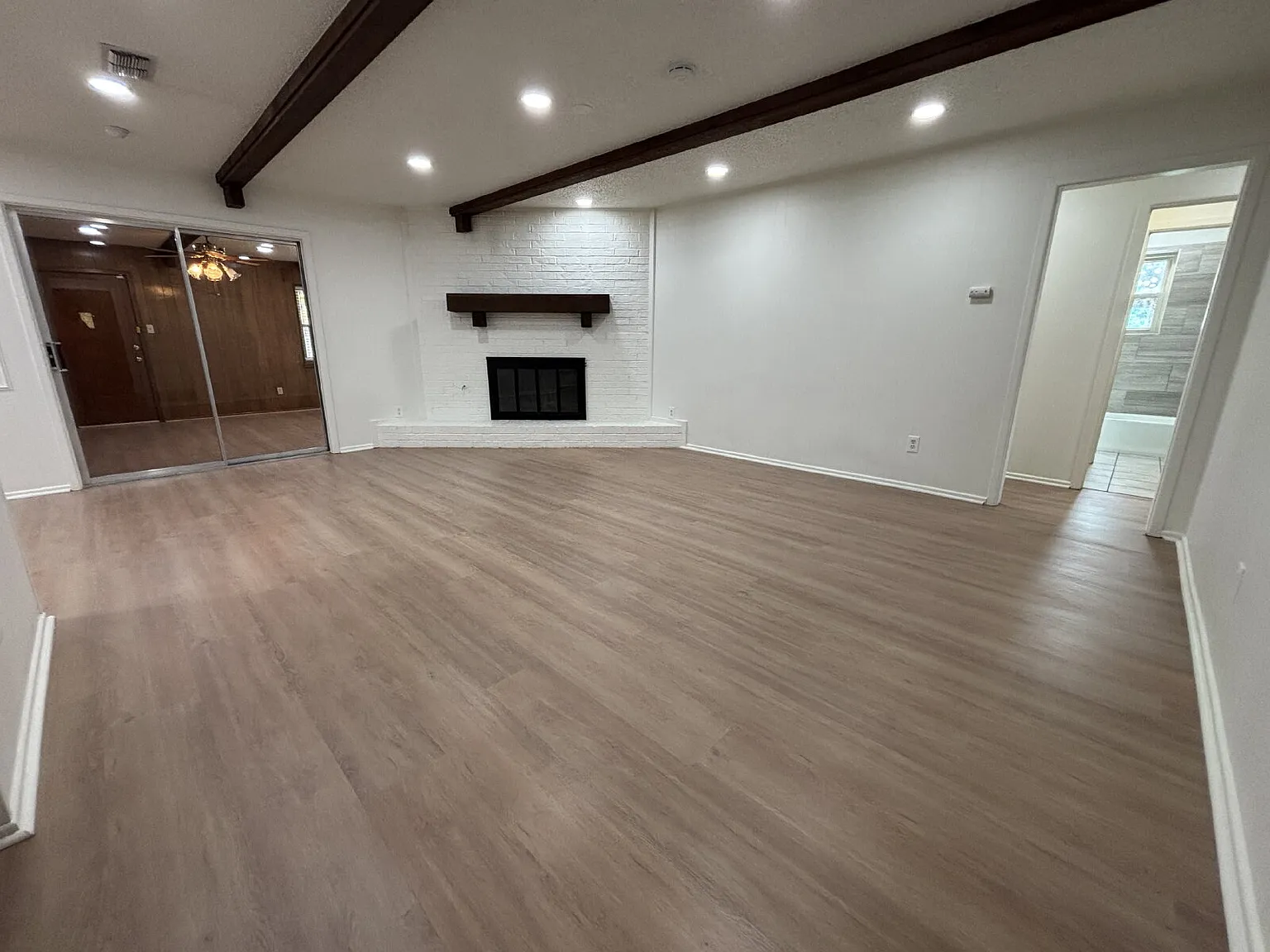4 bed, 2.0 bath, 2162 sqft, $2,000 — Photo 4