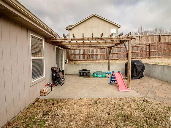 4th image of 2414 Fox Sparrow Ct
