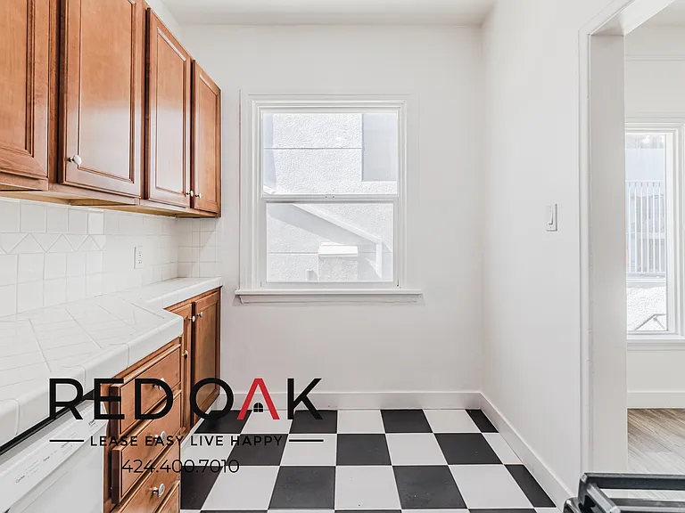 1818 Whitley Ave #203 — Photo 7