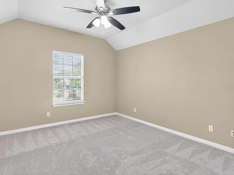 15136 Thatcher Dr — Photo 32