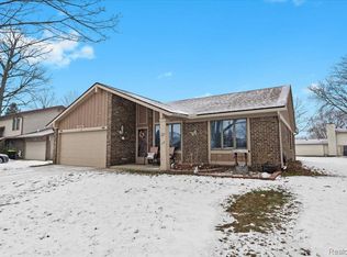 40504 Franklin Mill St, Novi, MI 48375