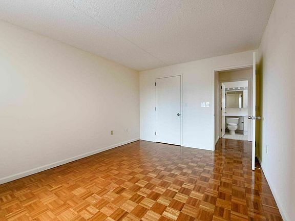 3rd image of 50 Battery Pl APT 2C