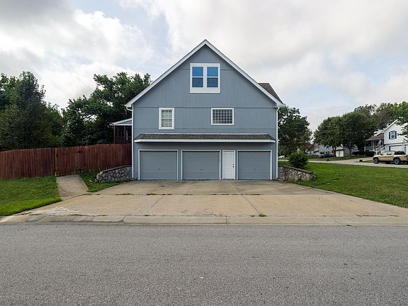 3-Car Garage.