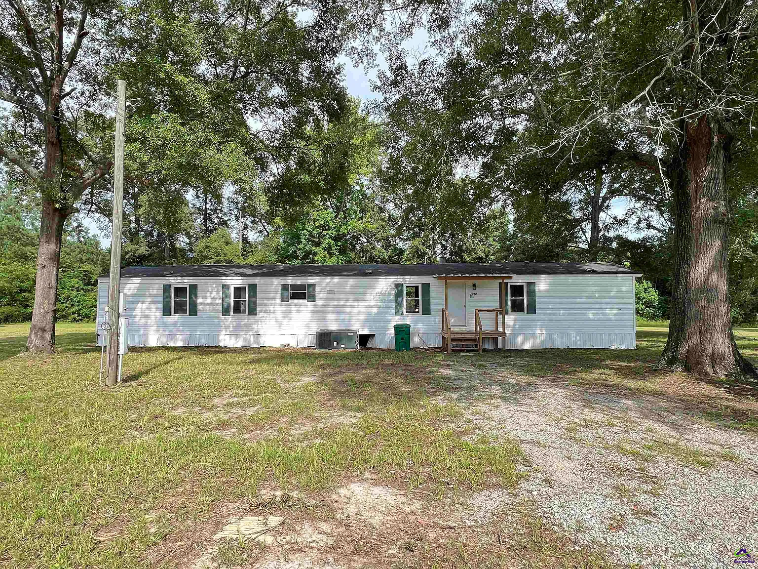 3 bed, 2.0 bath, 1216 sqft, $1,300 — Photo 1