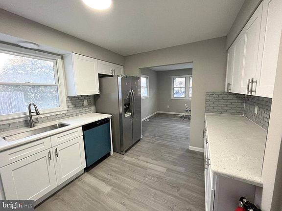 2nd image of 412 Hickory Ln