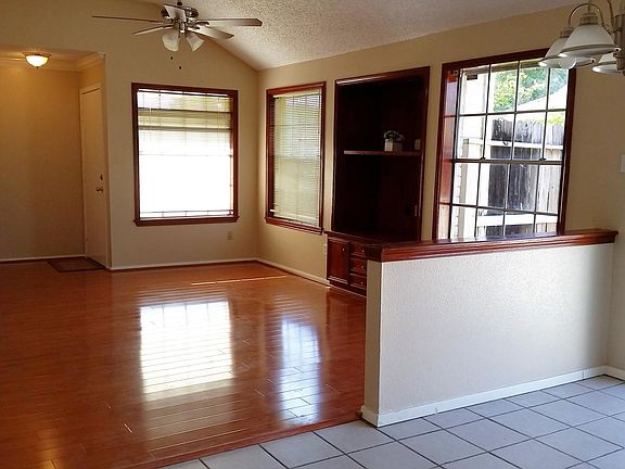 5th image of 10839 Parkland Woods Dr