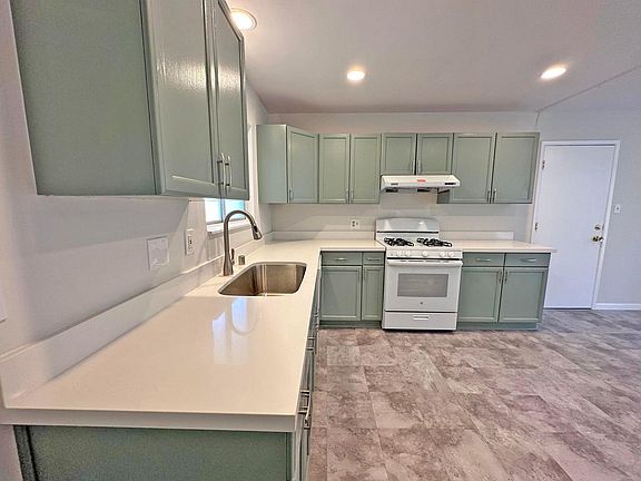 3rd image of 3066 Stephen Dr