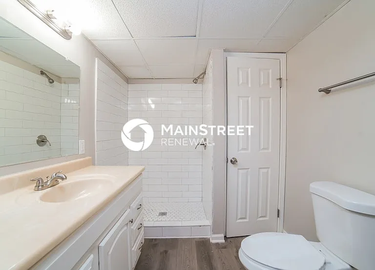 102 N Charlotte St — Photo 8