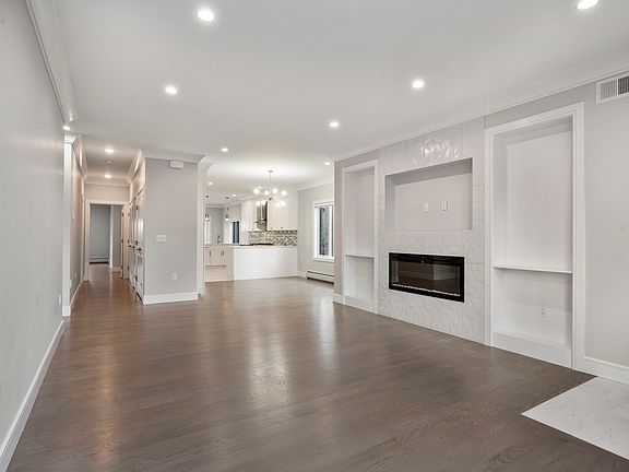 VERY SPACIOUS LIVING/KIT