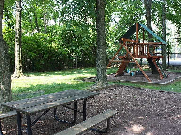 Hunter's Creek Apartments — Photo 9
