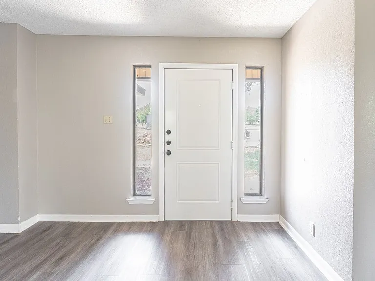 1515 Geneva St — Photo 3