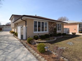 9020 Moody Ave, Oak Lawn, IL