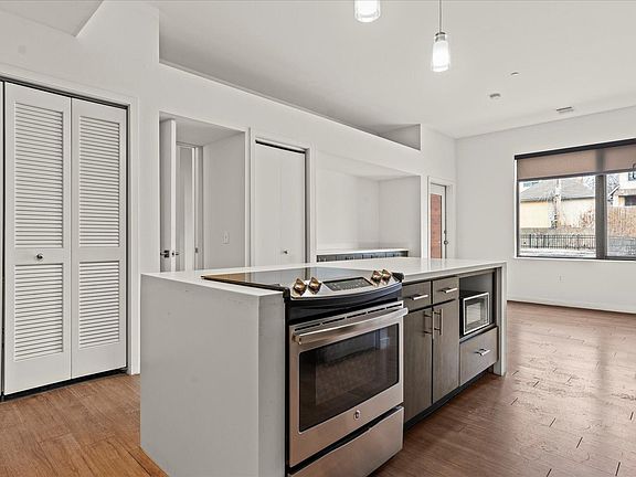 2nd image of 660 E 63rd St Unit 101