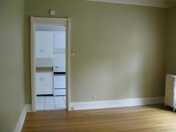 4th image of 437 Linwood Ave APT 2