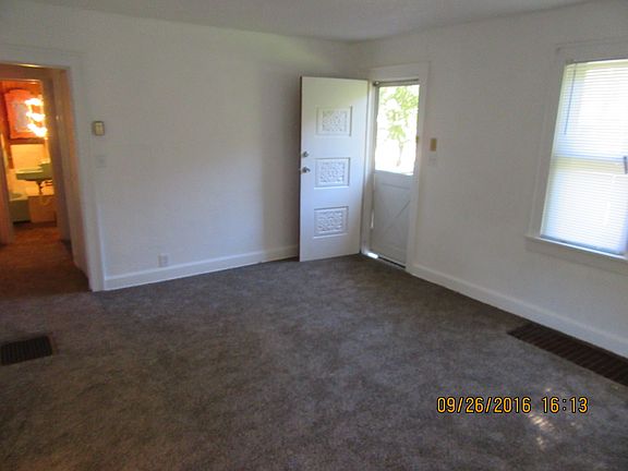 3rd image of 6616 Agnes Ave