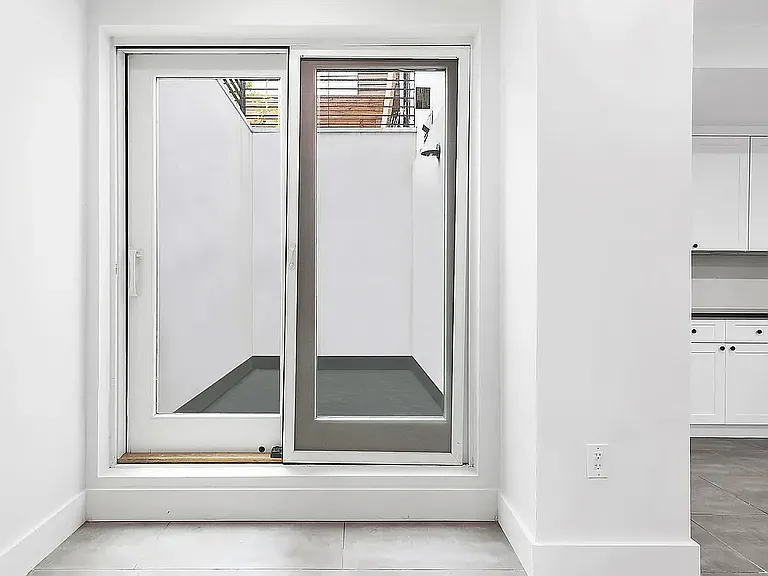 185 Schaefer St #1B — Photo 11