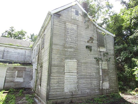 5th image of 63 Petunia St
