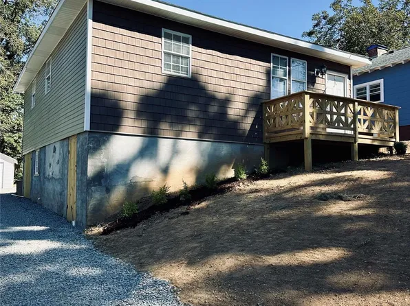 57 Willow St, Badin, NC 28009