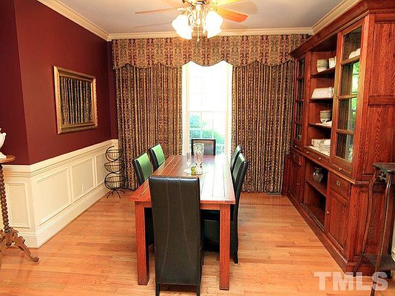 3rd image of 3570 River View Cir
