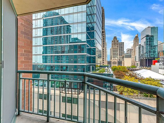 5th image of 440 N McClurg Ct APT 902