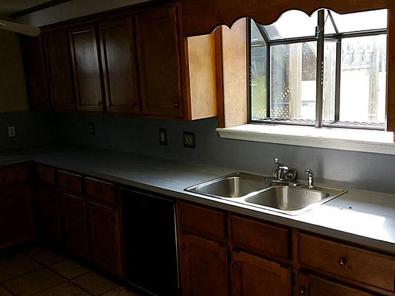 4th image of 2321 W Bayshore Dr