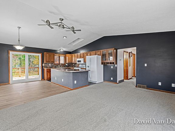3rd image of 2327 Oak Hollow Dr