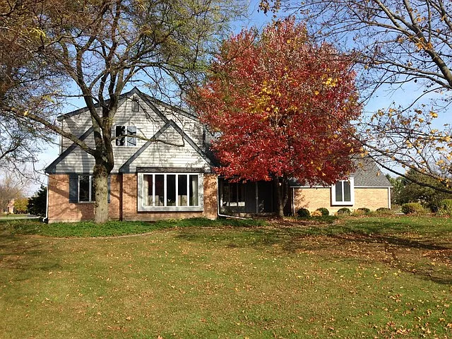 2031 Abbotsford Dr photo 1