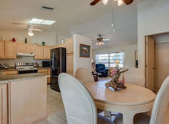 4th image of 1009 SW 32nd Ter