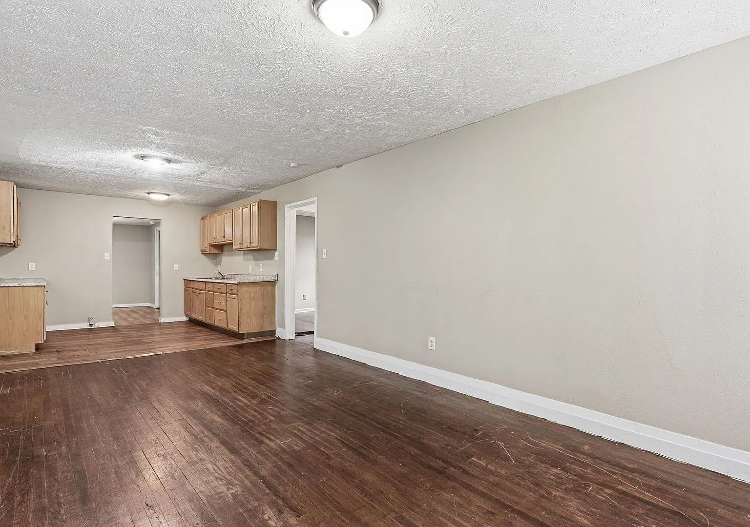 3 bed, 1.0 bath, 1162 sqft, $1,395 — Photo 3