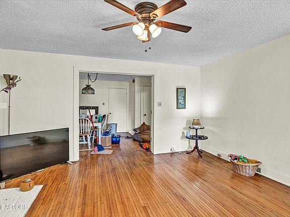 4th image of 2727 Martin Luther King Jr Ave